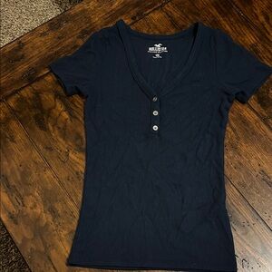 Hollister Women's Navy V-Neck Tee with Buttons